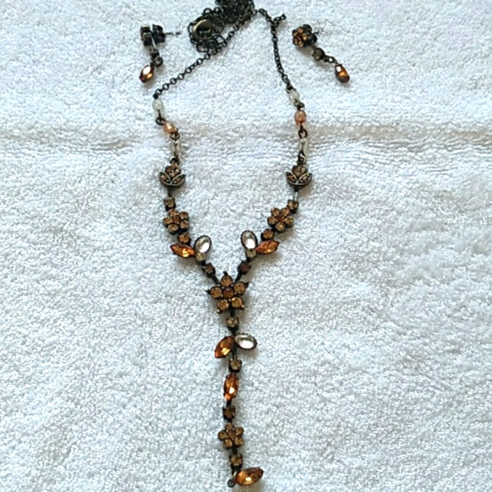 Necklace w/matching earrings